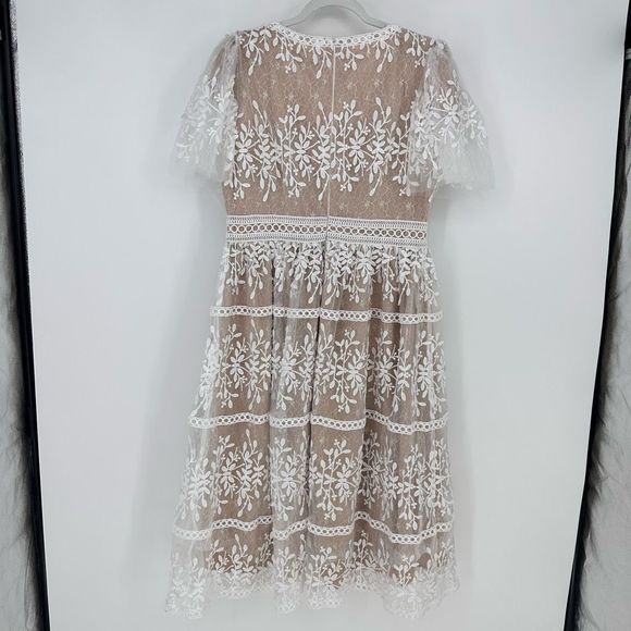 Ivy City Co White Midi Dress with Elegant Design - Picture 11 of 12